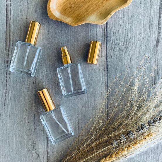 15ml Square Glass Bottle with Gold Perfume Mister - centaur packaging