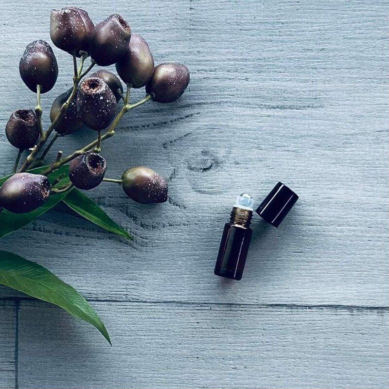 5ml amber roller straight sided bottle with black lid