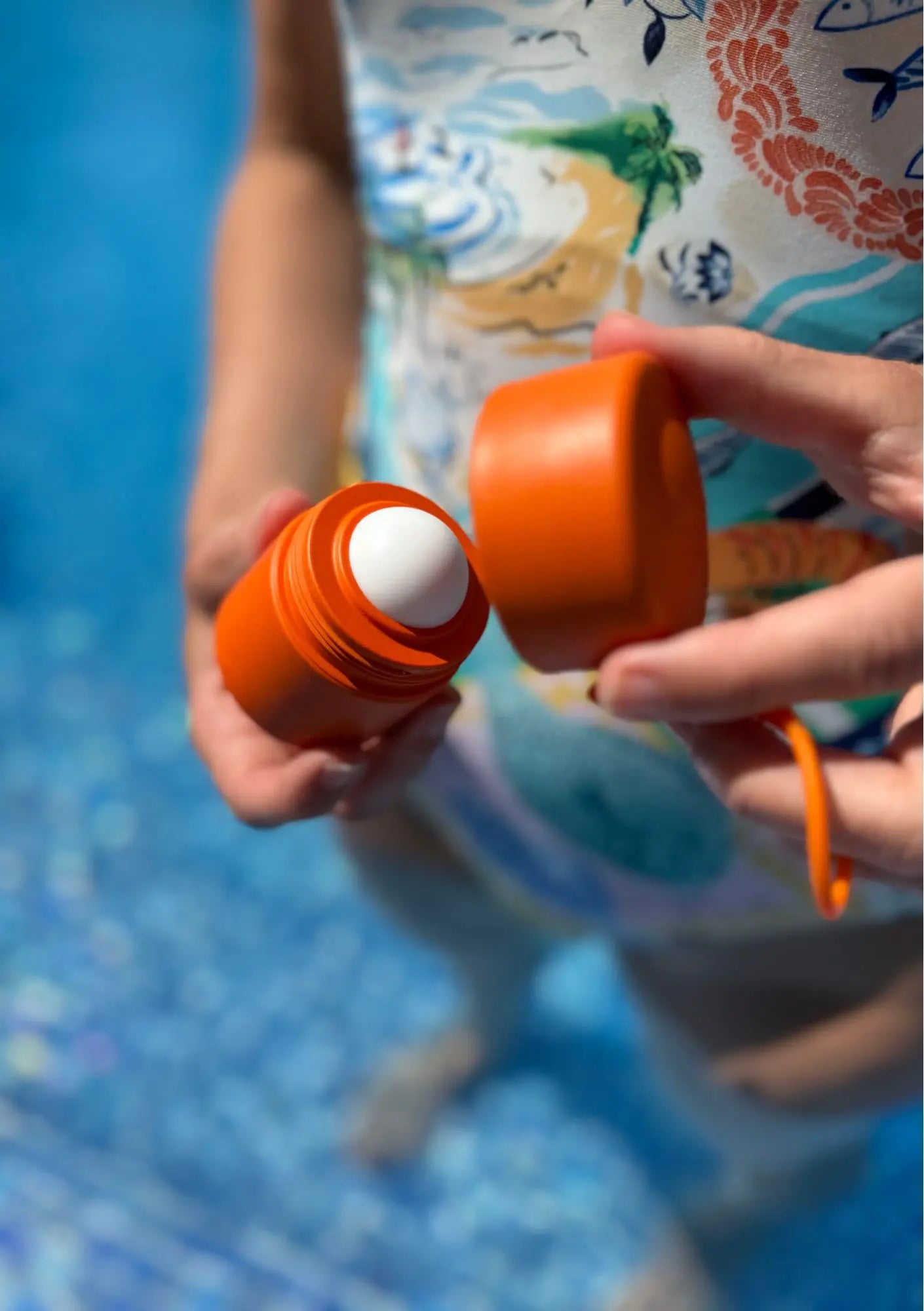 Solmates Roll-on Applicator 50ml - Desert Orange near pool