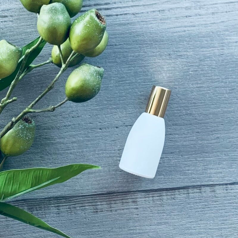 12ML WHITE TARA ROLLER WITH GOLD LID