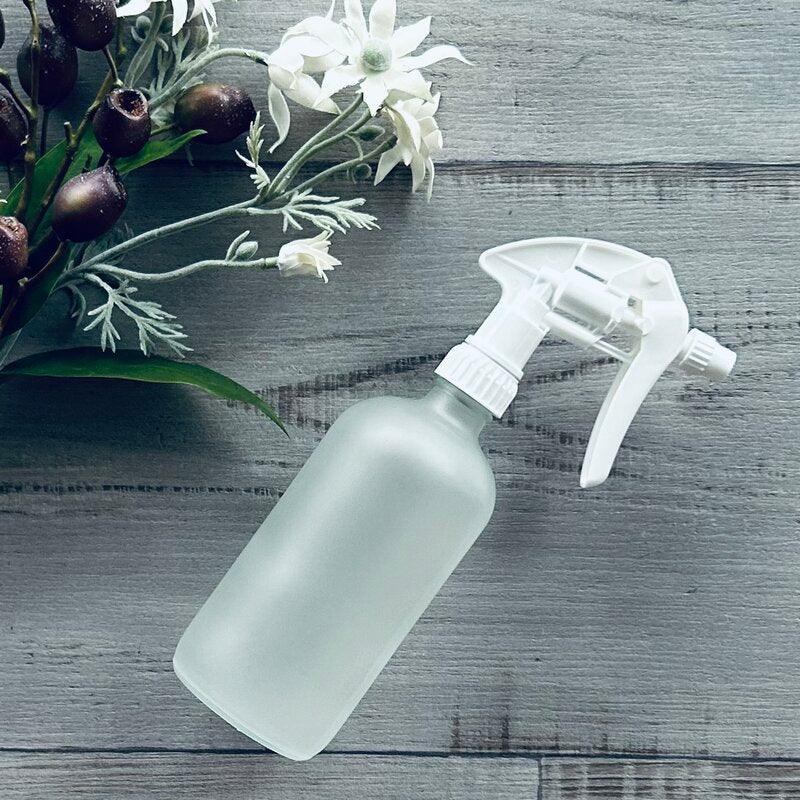 500ml frosted glass bottle with premium white mister trigger