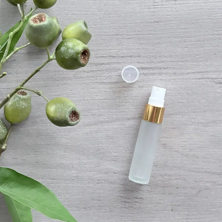 10ml Frosted Glass Bottle with Gold Mister lid off