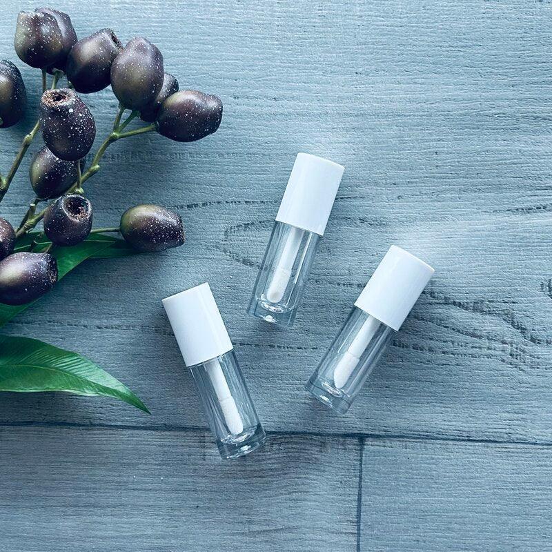 Lip Gloss Tube with Large Doe Foot Applicator - centaur packaging