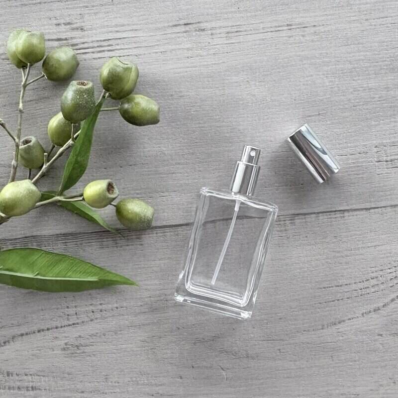 100ml Square Glass Bottle with Gold Perfume Mister LID OFF