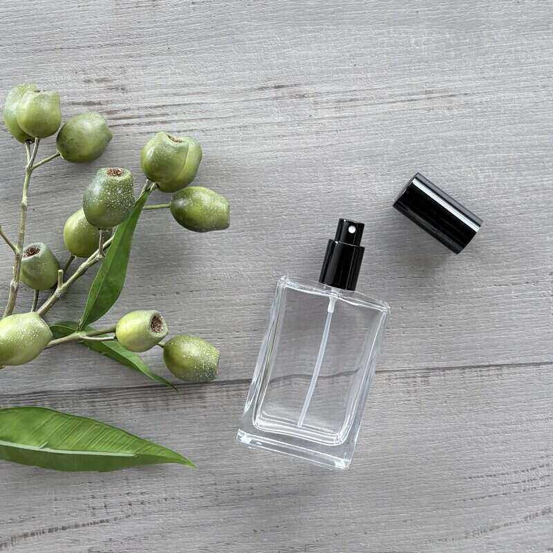 100ml Square Glass Bottle with Black Perfume Mister lid off
