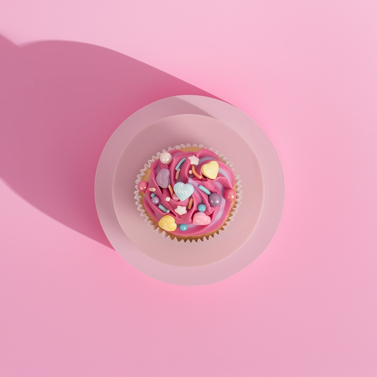 Sprinkles Sweetie Hearts Kiss & Love by Sprinks 70g on cupcake