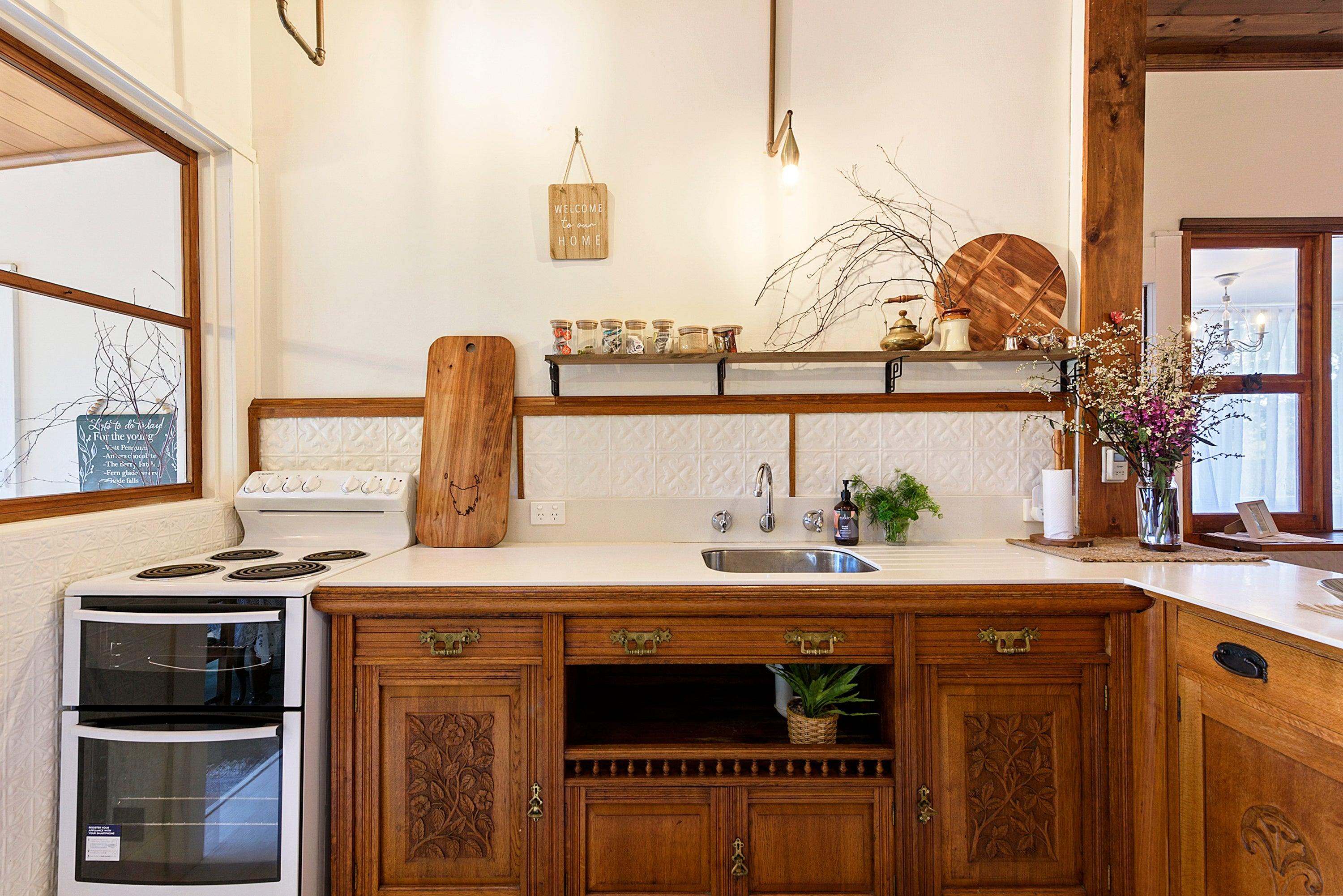 Airbnb Kitchen - centaur packaging