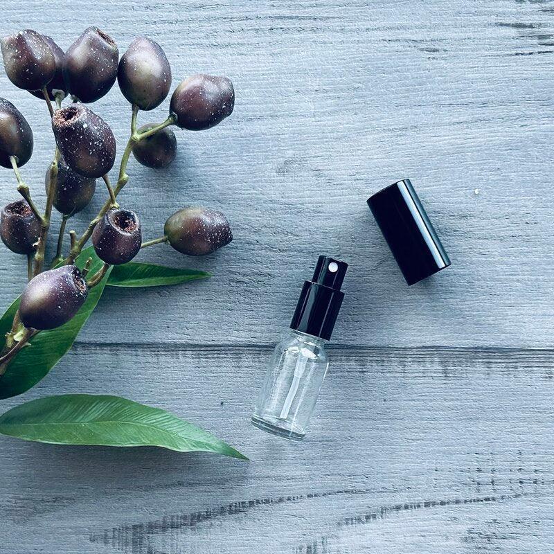 15ml clear glass bottle with black perfume mister and lid