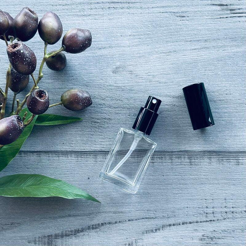 30ml square glass bottle with black perfume mister
