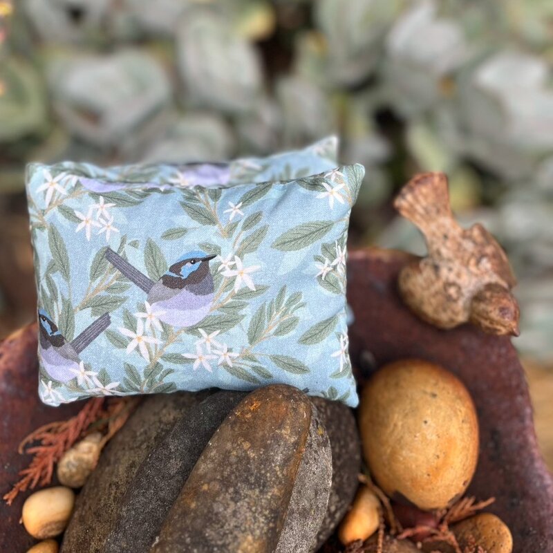 blue wren heat cold pack lifestyle pic