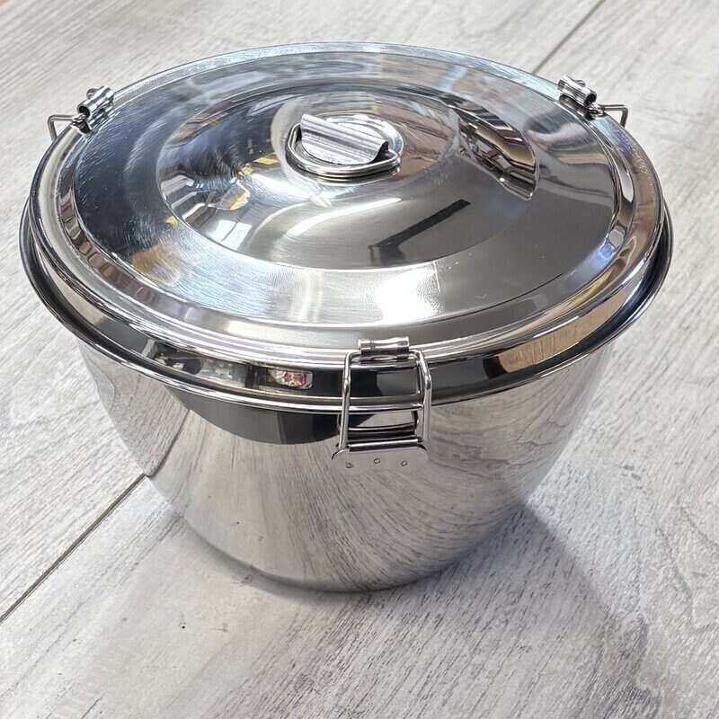 Stainless Steel Pudding Steamer lid on