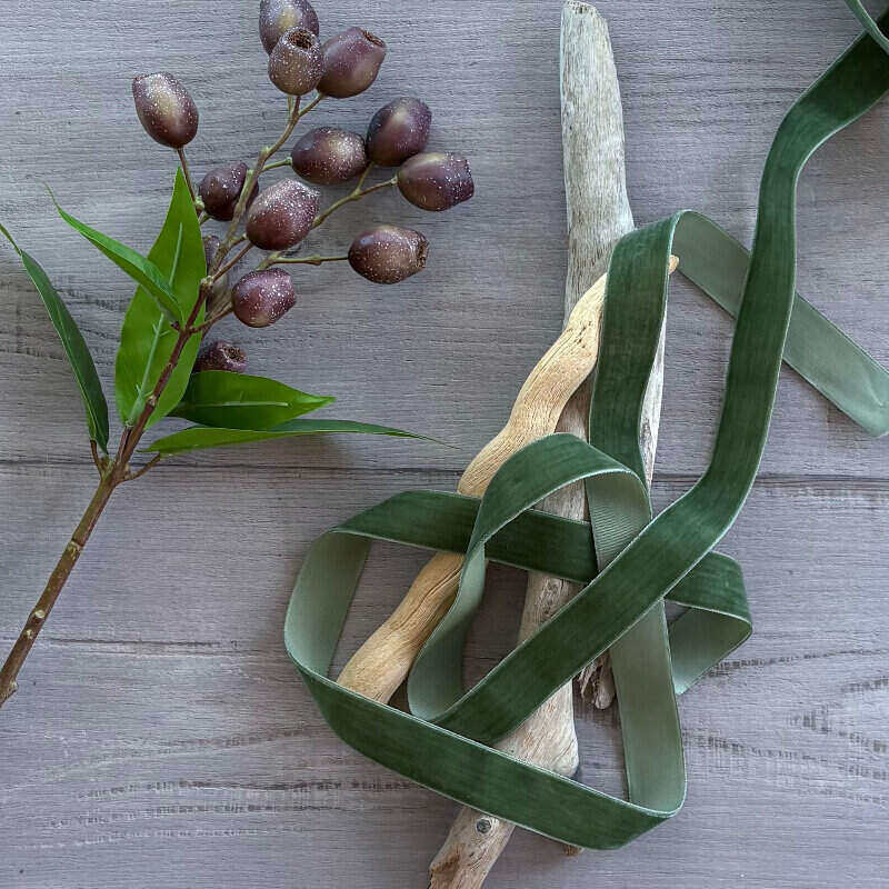 plush velvet ribbon moss 25mm x 20mt